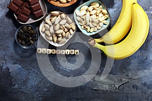 Products containing magnesium: bananas, pumpkin seeds, cashew nu