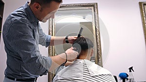 The professional barber discusses with the client how the cutter should be executed.