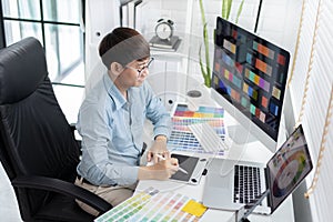 Professional development programmers are choosing color schemes to decorate their website