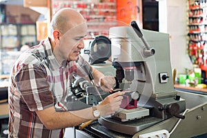 Professional key cutter making door keys copies