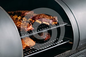 Professional kitchen appliance meat bbq smoker