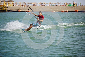 Professional kiter does the difficult trick.