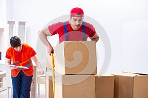 The professional movers doing home relocation