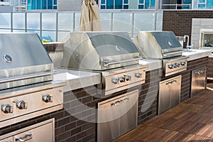 Professional stainless steel barbecue grills with metal hoods