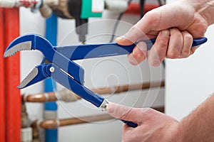 Professional wrench for plumbers