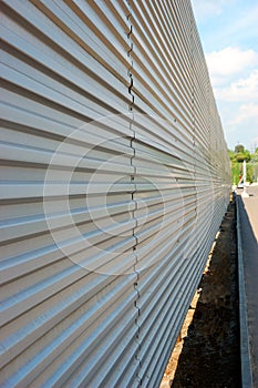 Profiled metallic fence