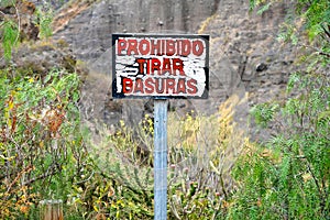 Prohibided garbage dump sign in Spanish. photo