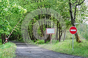 Prohibited the passage to a military unit in a forest, the barrier to entry