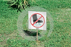 Prohibiting sign in the park for the conservation of lawns