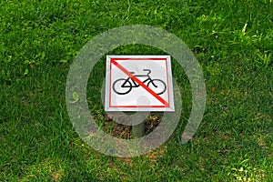The prohibitive sign `No cycling`