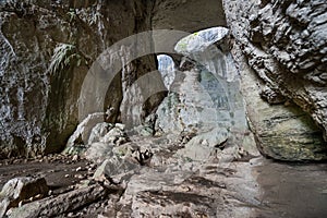 Prohodna Cave