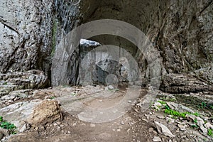 Prohodna Cave