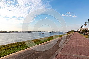 promenade with dam at Mississippi river in Baton Rouge