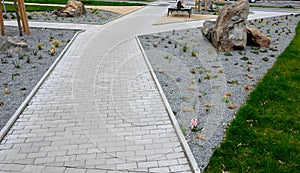 promenade for pedestrians and cyclists with a dividing