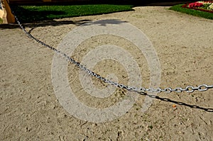 In prominent courtyards of castles and public houses, it is customary to use chains instead of a fence. it is a symbolic power exp