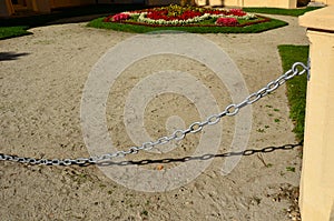 In prominent courtyards of castles and public houses, it is customary to use chains instead of a fence. it is a symbolic power exp