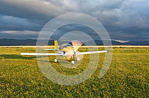 Propeller spinning airplane