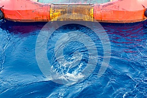 Propeller wash of an anchor handling tug boat