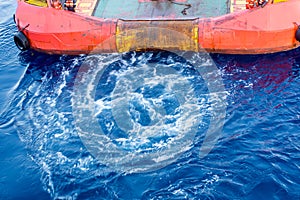 Propeller wash of an anchor handling tug boat