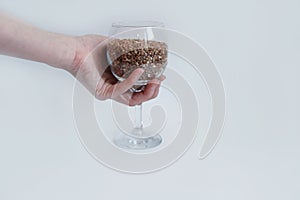 In discrimine eius vitrum cum buckwheat photo