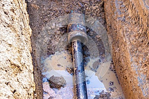 protection of a plastic pipe of an underground pipeline using a protective casing against increased external load
