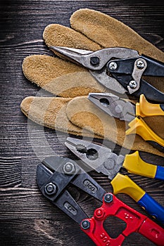 Protective glove steel cutter pliers tin snips on