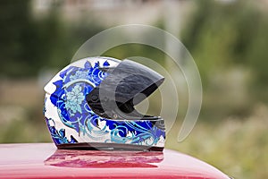 Protective helmet for car rally on a car roof