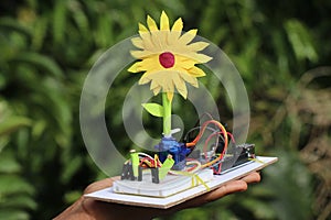 Prototype of electronic sunflower made using LDR sensor and servo. Working model arduino projects made for mini engineering photo