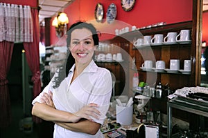 Orgoglioso il proprietario da bar  pasticcini il negozio 