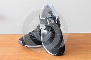 Newbalance men black sport shoes
