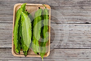 Psophocarpus tetragonolobus, Winged Bean on wood table