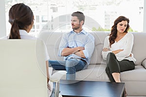 Psychologist helping a couple with relationship difficulties photo