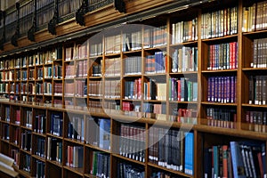 Verejnosť knižnica 