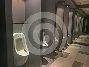 Öffentlich männlich toilette urinale 