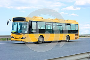 Público transporte el autobús 