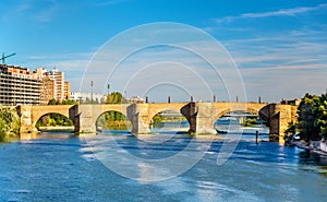 Puente de Piedra in Zaragoza, Spain photo