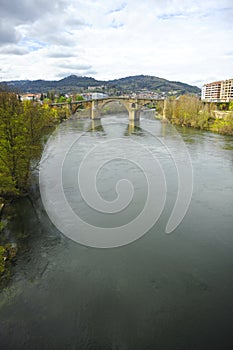 Puente medieval Puente romano sobre el rio MiÃ±o en Ourense Orense, Galicia, EspaÃ±a