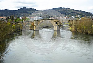 Puente medieval Puente romano sobre el rio MiÃ±o en Ourense Orense, Galicia, EspaÃ±a