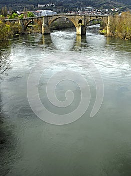 Puente medieval Puente romano sobre el rio MiÃ±o en Ourense Orense, Galicia, EspaÃ±a