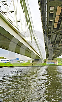 Puente sobre un rÃ­o en Holanda photo