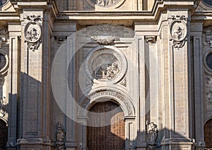 Puerta en la fachada principal de la basÃÆÃÂ­lica catedral de Grana photo