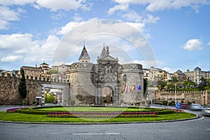 Puerta Nueva de Bisagra seen from the outside of the medieval wall, Toledo