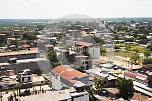 Es un la ciudad en Sureste en Amazonas Bosque eso es un la de 