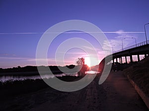 Puesta de sol Puente a La isla del Puerto, Entre Rios. Rio Uruguay