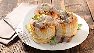 Puff pastry with mushroom, cream and chicken