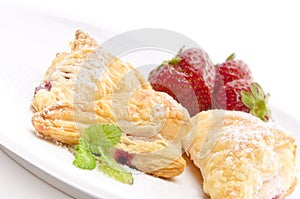 Puff pastry pockets with strawberry