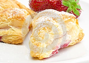 Puff pastry pockets with strawberry