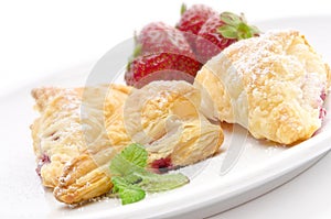 Puff pastry pockets with strawberry