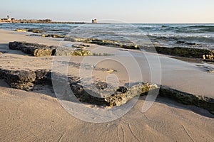 Rocce coperte di sabbia bagnate dal mare Jonio. photo