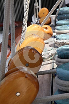 Pulleys, ropes and winches photo